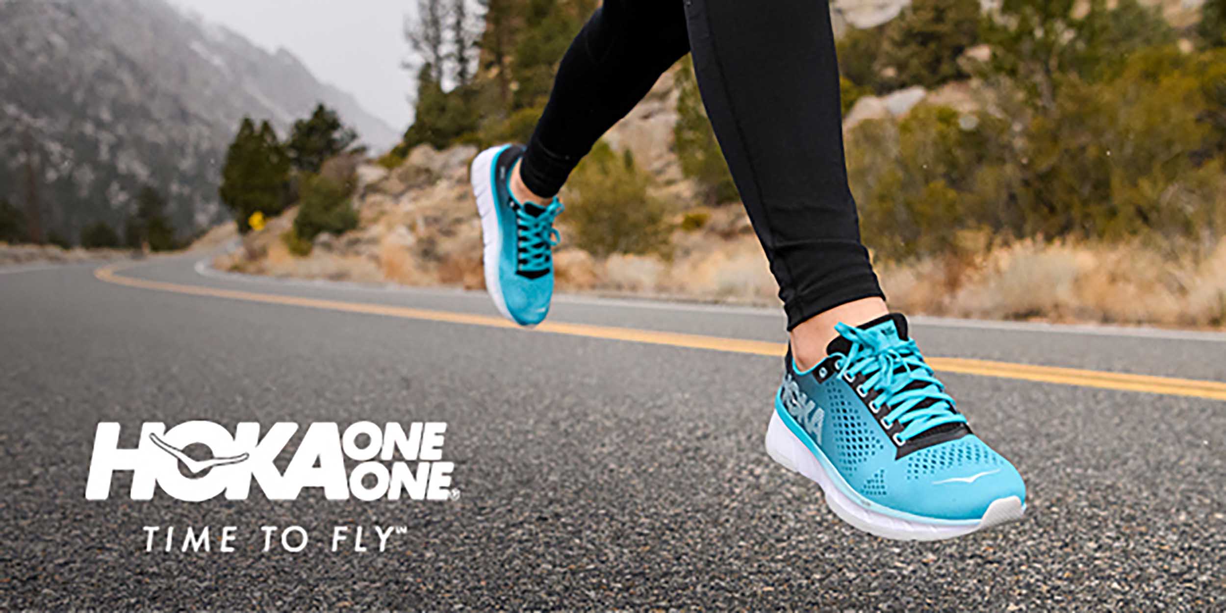 Run ones. Hoka Run. Ноги в кроссовках Hoka one one Cavu 2 Profly фото.